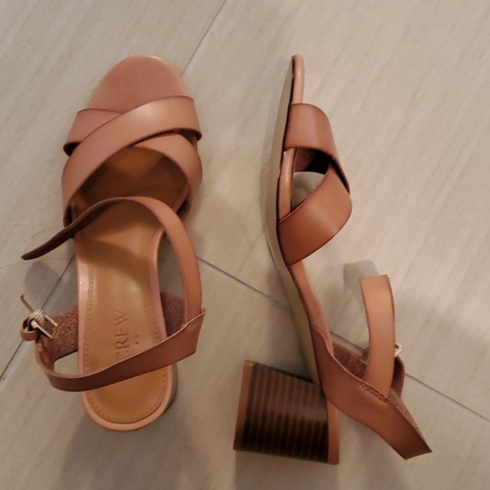 Block heel sandal